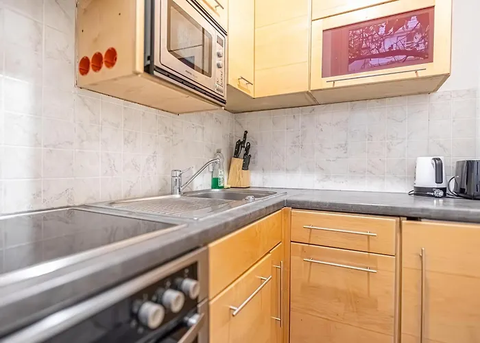 Comfy 1br Aprt, In With Great Amenities Apartment *